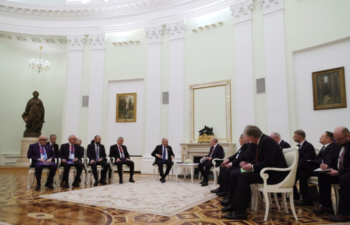 Armenian leader meets Putin in the Kremlin